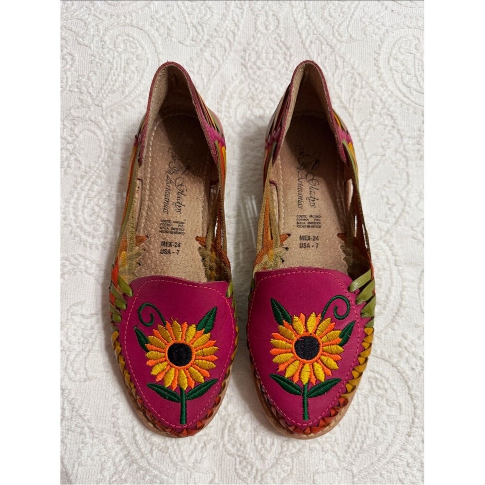 Huaraches Size 7 Pink Floral Embroidered Women’s Slip-On Shoes
